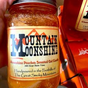 Peaches moonshine gel candle